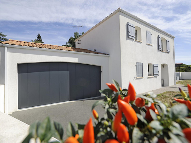 C'Confort fabricant de menuiseries aluminium et pvc porte de garage Var Alpes-Maritimes