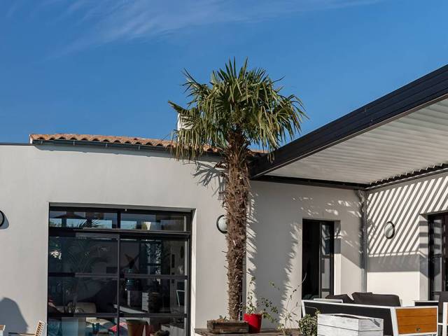 Pergola bioclimatique pour villa � Mougins